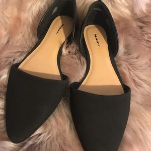 Pointed toe black flats